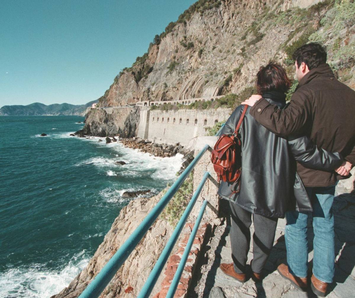 Fango su Riomaggiore. Ma dai turisti