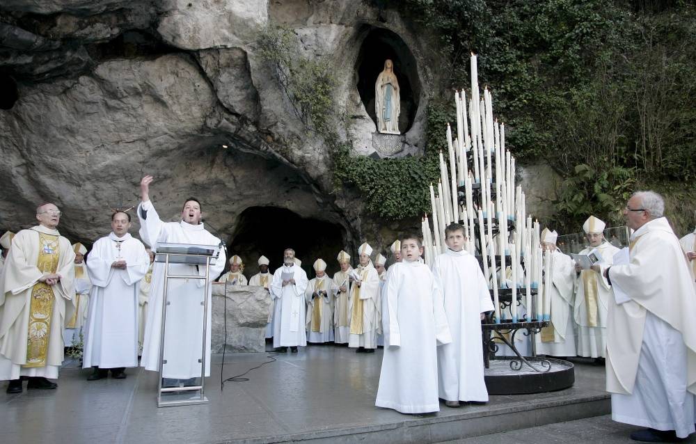 "Bombe a Lourdes" 
Evacuati 30mila pellegrini 
ma era un falso allarme