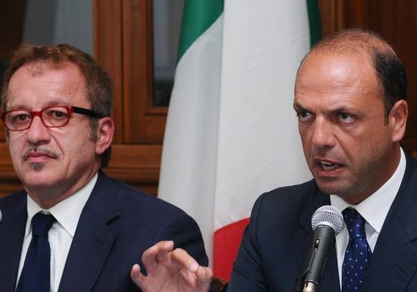 Da Alfano e Maroni un nuovo stop: "Ora si voti"