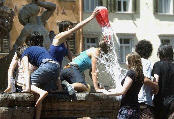 Ferragosto a Forte dei Marmi: 
troppi gavettoni, arriva la polizia