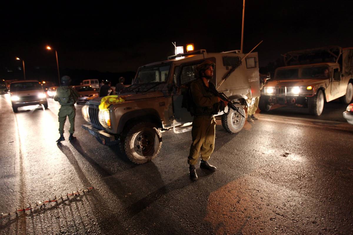 Hebron, attacco a coloni 
uccisi quattro israeliani 
Oggi partono i negoziati