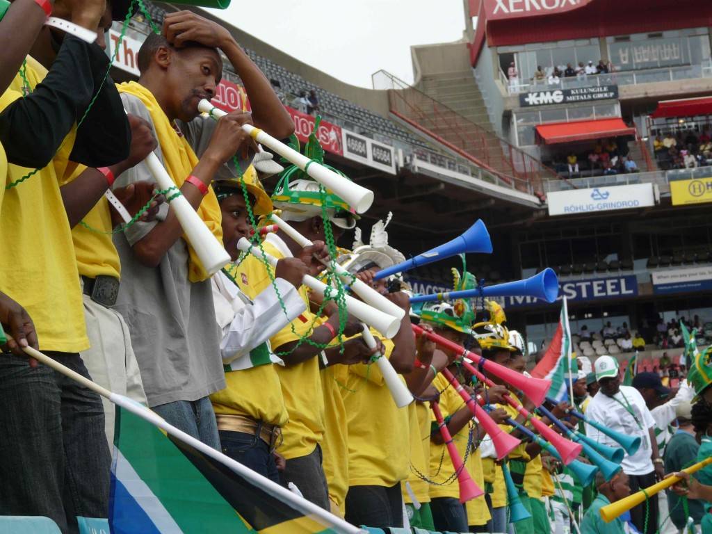 Vuvuzela, altolà dell'Uefa 
"Non entrino negli stadi"