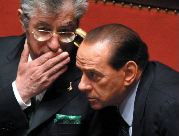 Silvio va in piazza e lancia la "legione straniera"