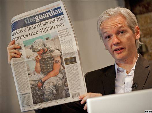 Julian Assange accusato di stupro. Ma lui si difende: sono io la vittima