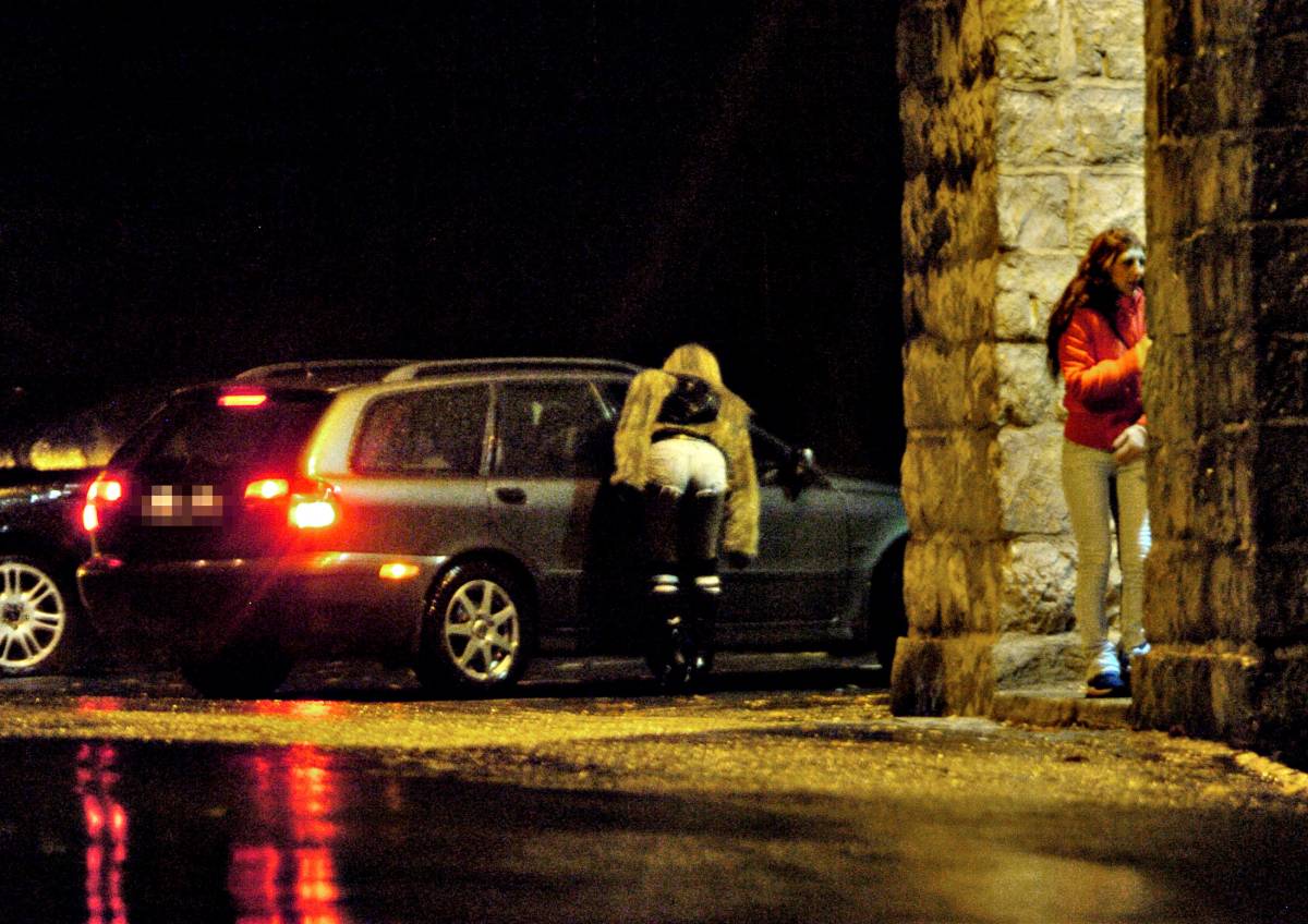 Sesso, droga e armi: nove città ostaggio dei nigeriani