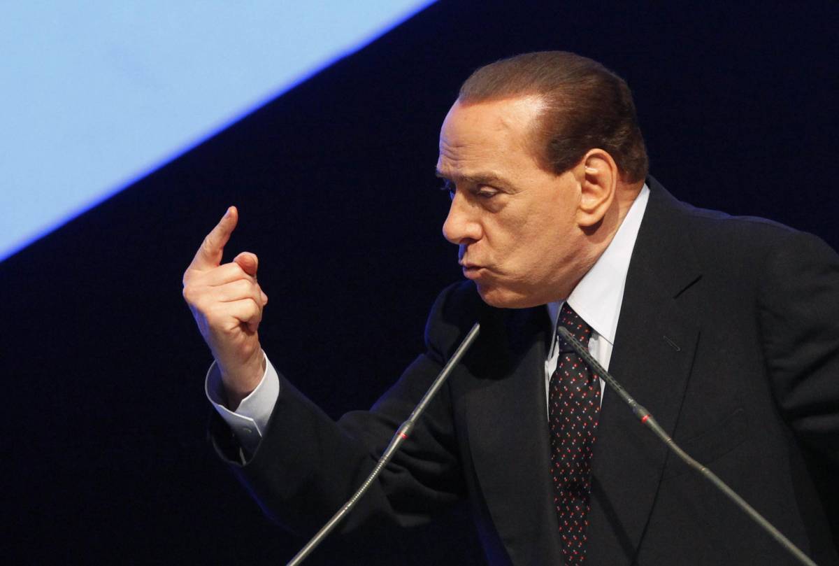 Berlusconi punta al gruppo di responsabilità: 
"Servono 20 deputati per compensare i finiani"