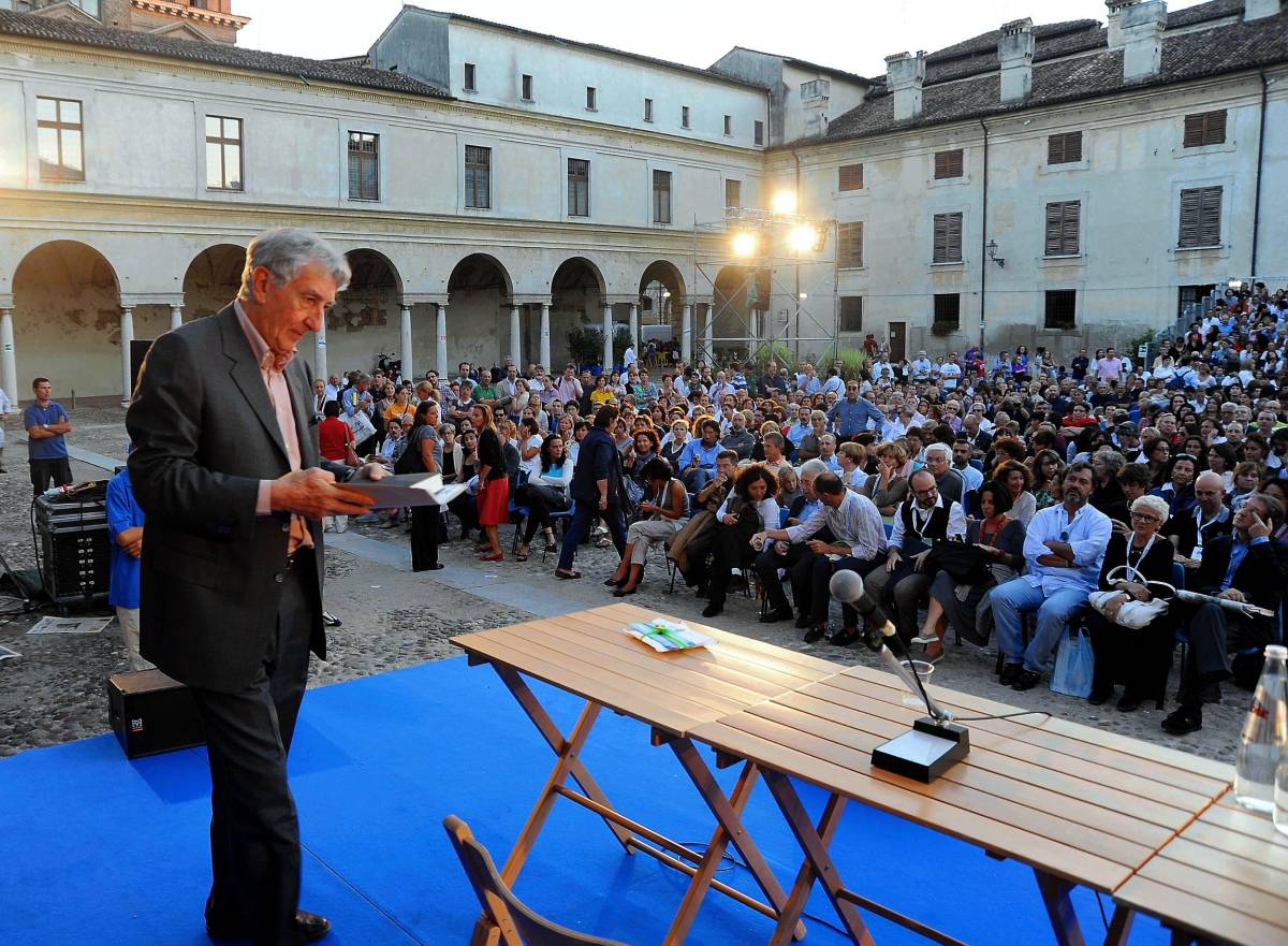 Libri pochi, slogan molti: show da carrozzone itinerante