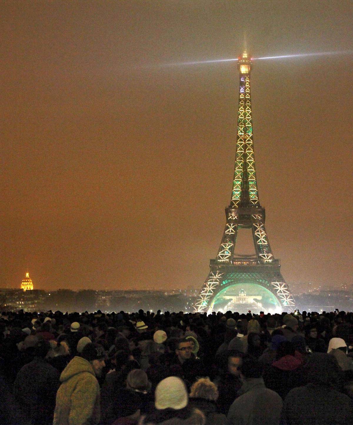 Parigi, allarme bomba:  
Torre Eiffel evacuata