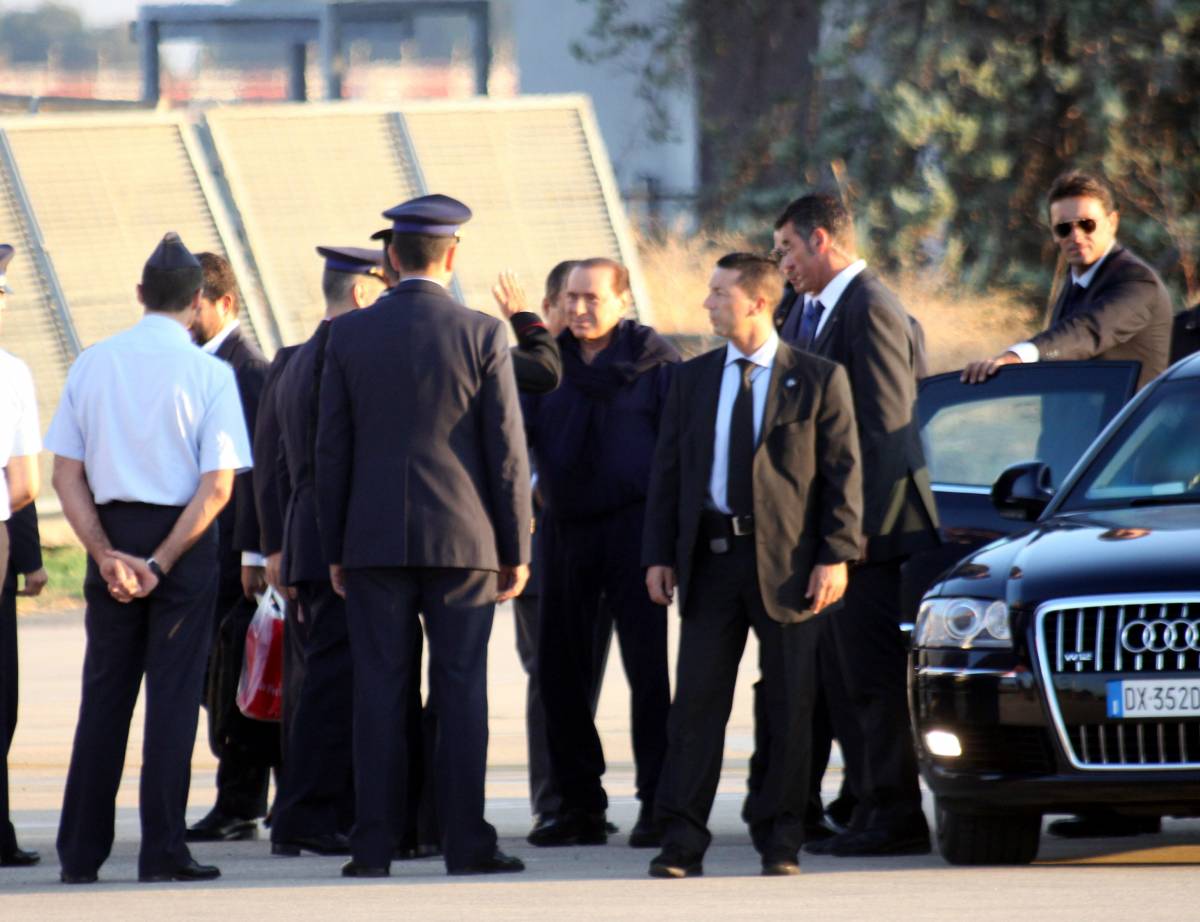 Incidente per Berlusconi: 
atterraggio d'emergenza 
del volo di Stato a Linate