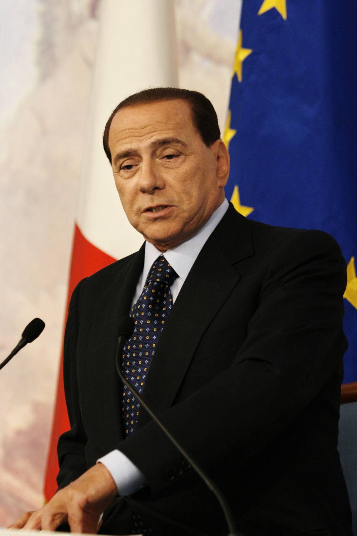 Rom, Berlusconi: "La Ue senta gli stati membri prima di intervenire"