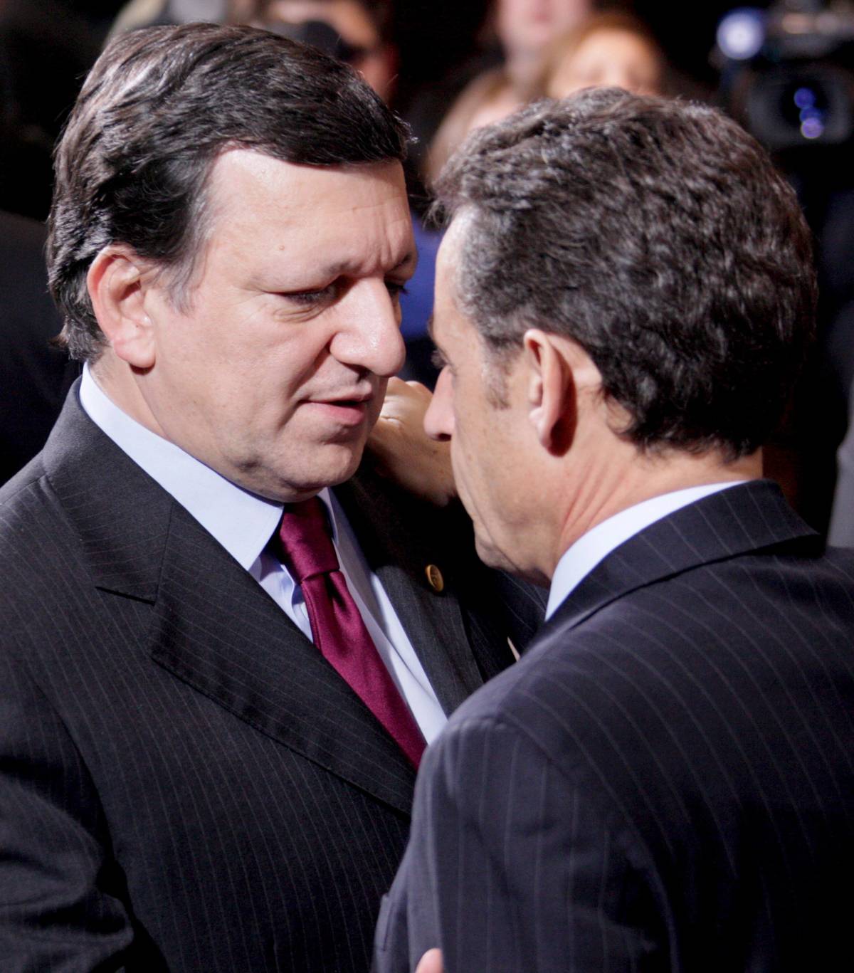 Rom, Sarkozy contro l'Ue 
"Avanti con espulsioni" 
Barroso: "E' populismo"