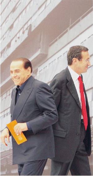 La tentazione di Berlusconi: le dimissioni di Fini