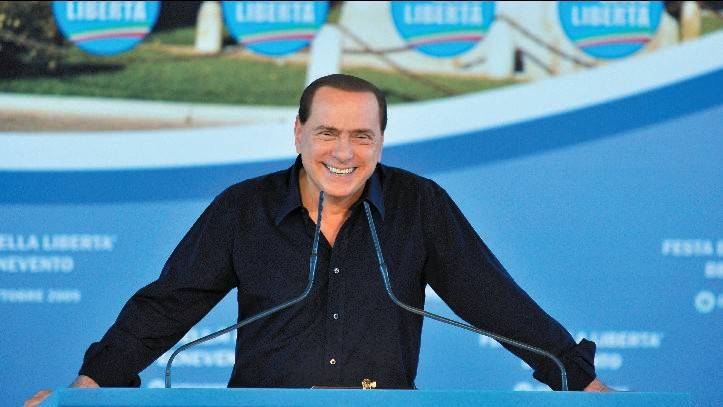 Governo, Berlusconi pensa di aprire ai moderati