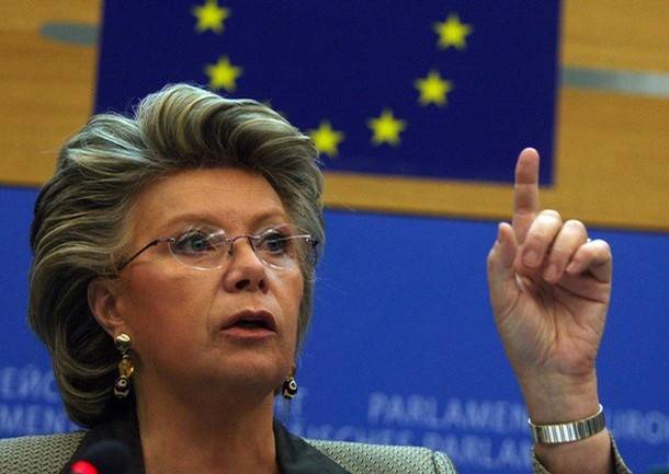 Rom, la Reding insiste: 
"Nell'Unione europea 
mai più deportazioni"