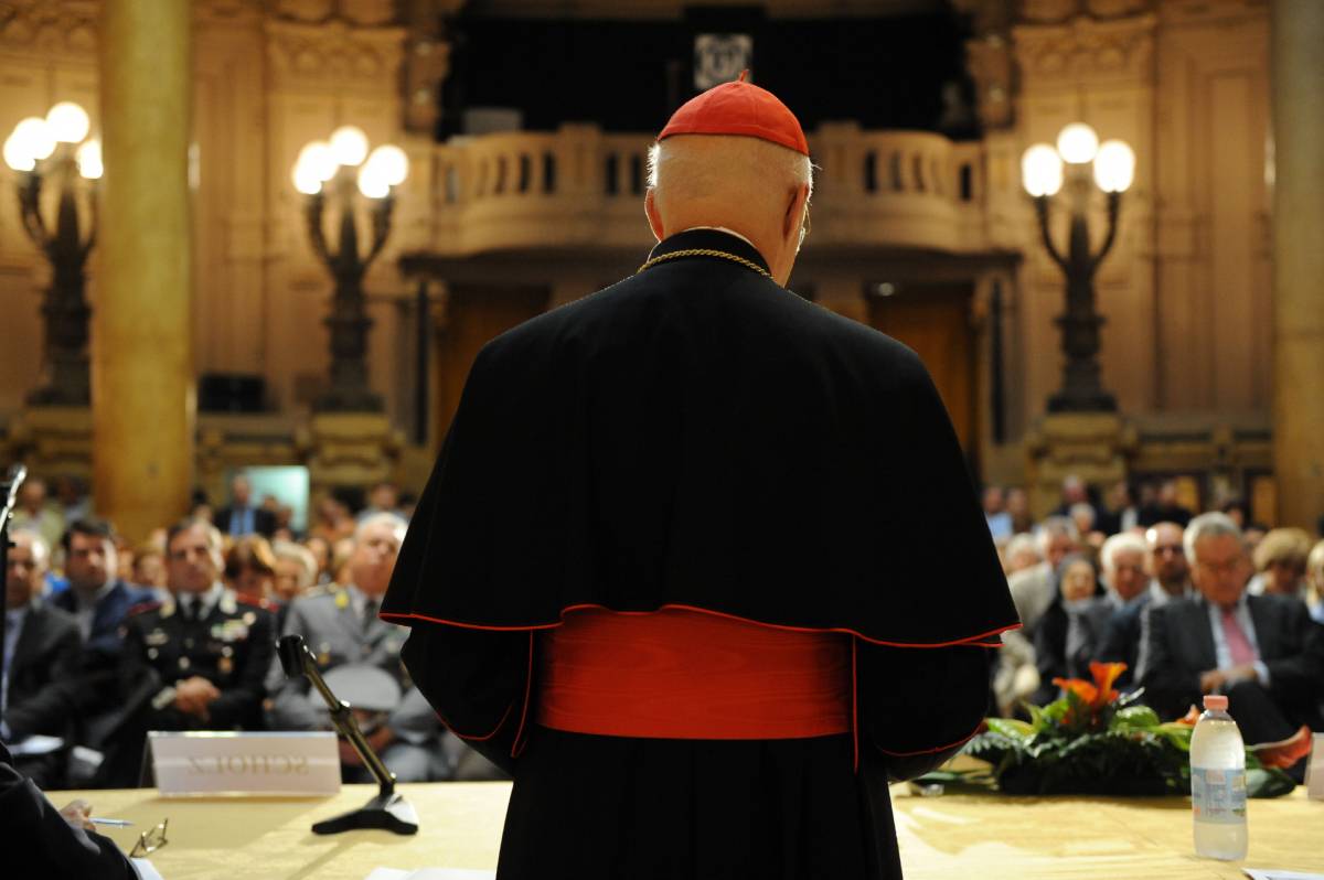 Bagnasco alla politica: 
"Angustiati per l'Italia, 
basta con liti personali"