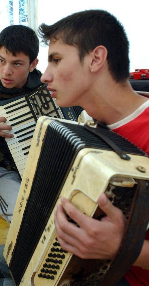 Lezioni di violino e fisarmonica: ora il Conservatorio apre ai nomadi