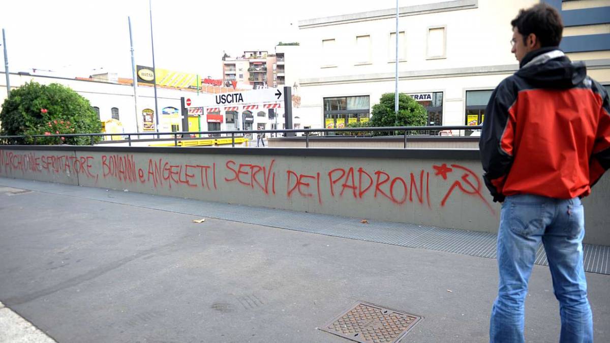 Scritte minacciose: 
i centri sociali 
alzano la tensione