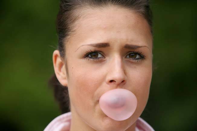 Dichiarata la guerra al chewing gum