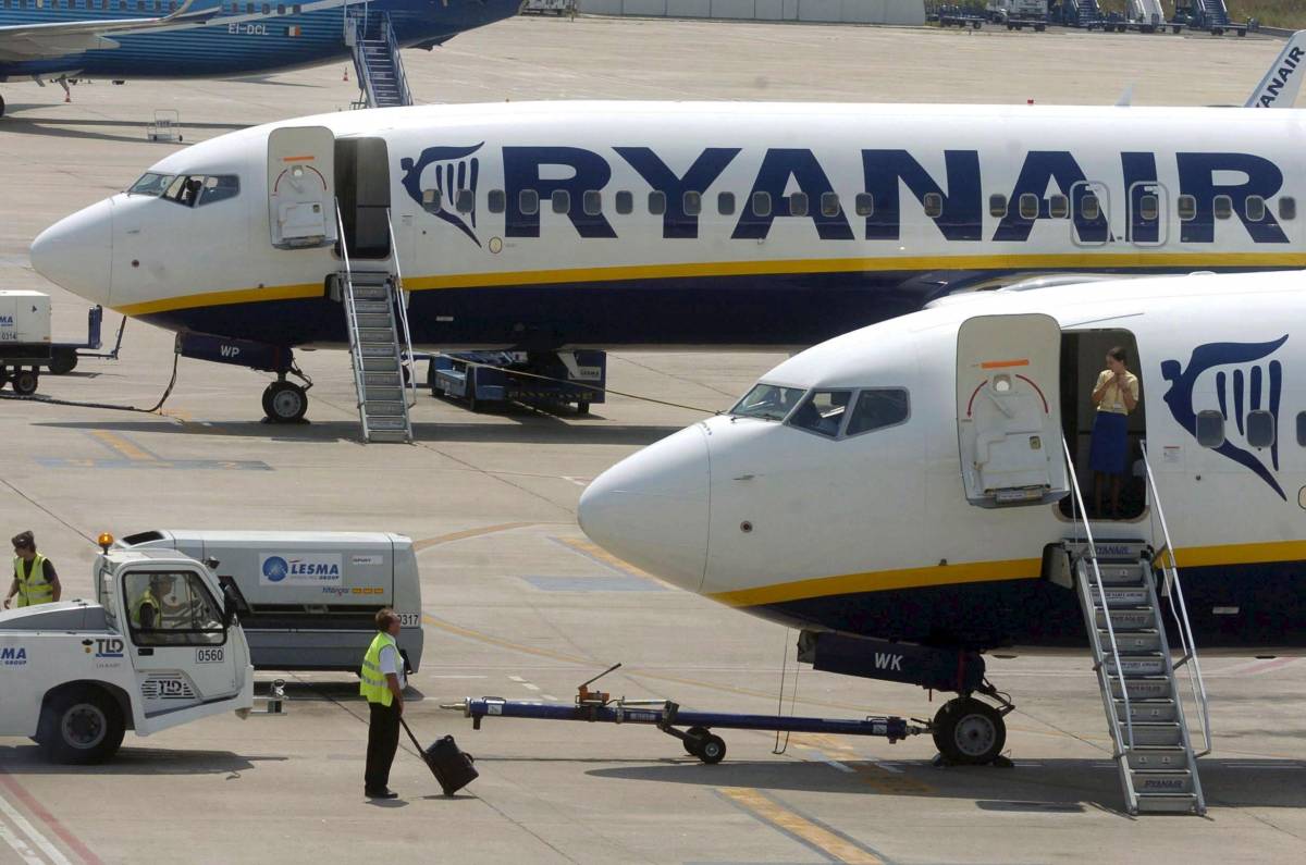 Ryanair all'Ue: "Revocare ai controllori diritto di sciopero"