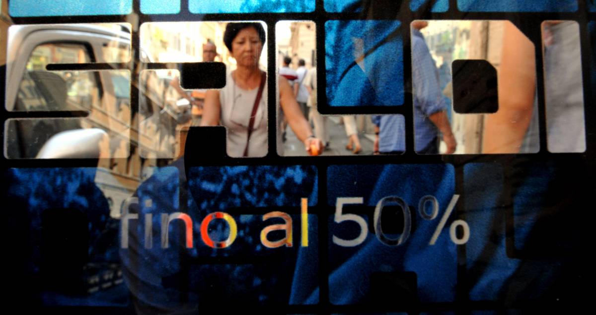 Confcommercio: un'unica data per i saldi