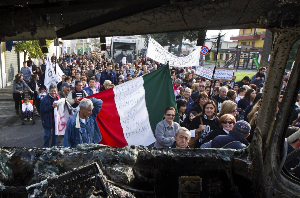 Emergenza rifiuti, i sindaci non firmano l'intesa 
Ma Bertolaso: "Non arretriamo di un passo"