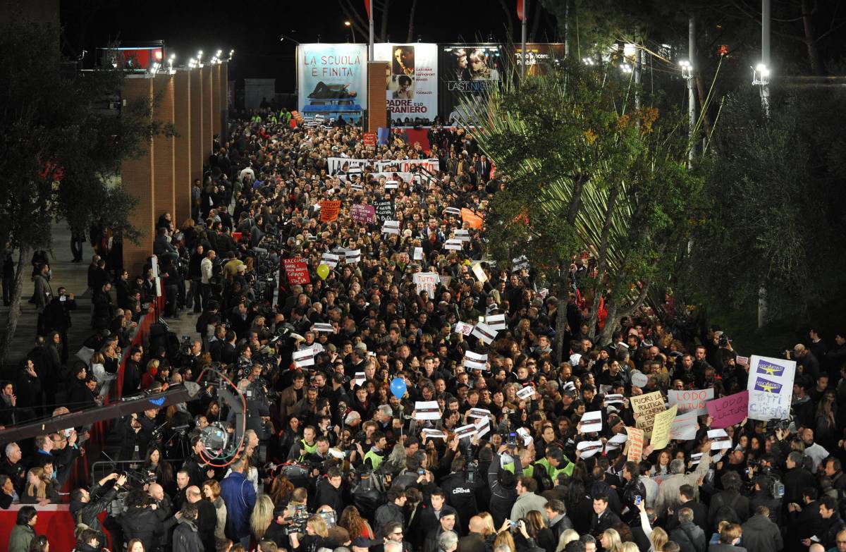 Roma, è caos al festival: 
sul red carpet la protesta 
contro ai tagli al cinema