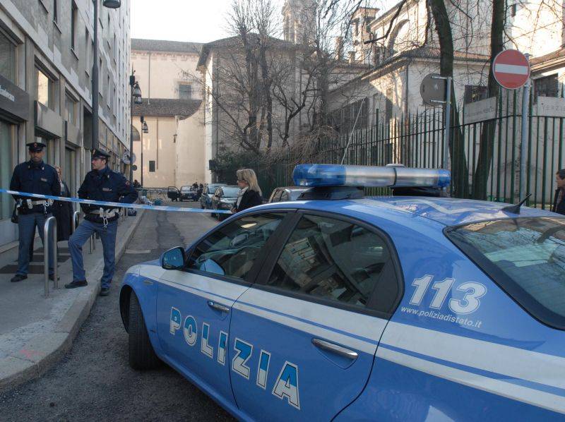 Brescia, corteo immigrati: 
guerriglia contro la polizia 
Il sindaco: "Inaccettabile"