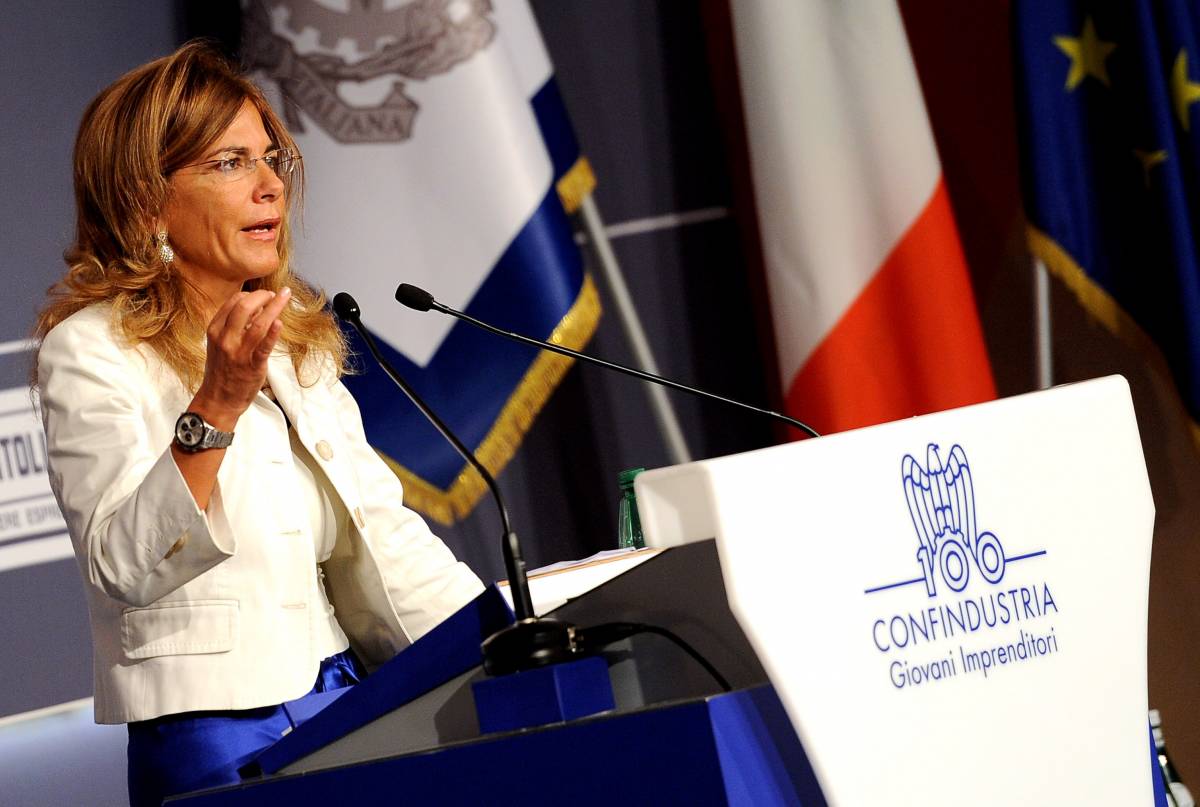 La Marcegaglia: "Il Paese è in piena paralisi" 
Ma il ministro Sacconi replica: "Non è vero"