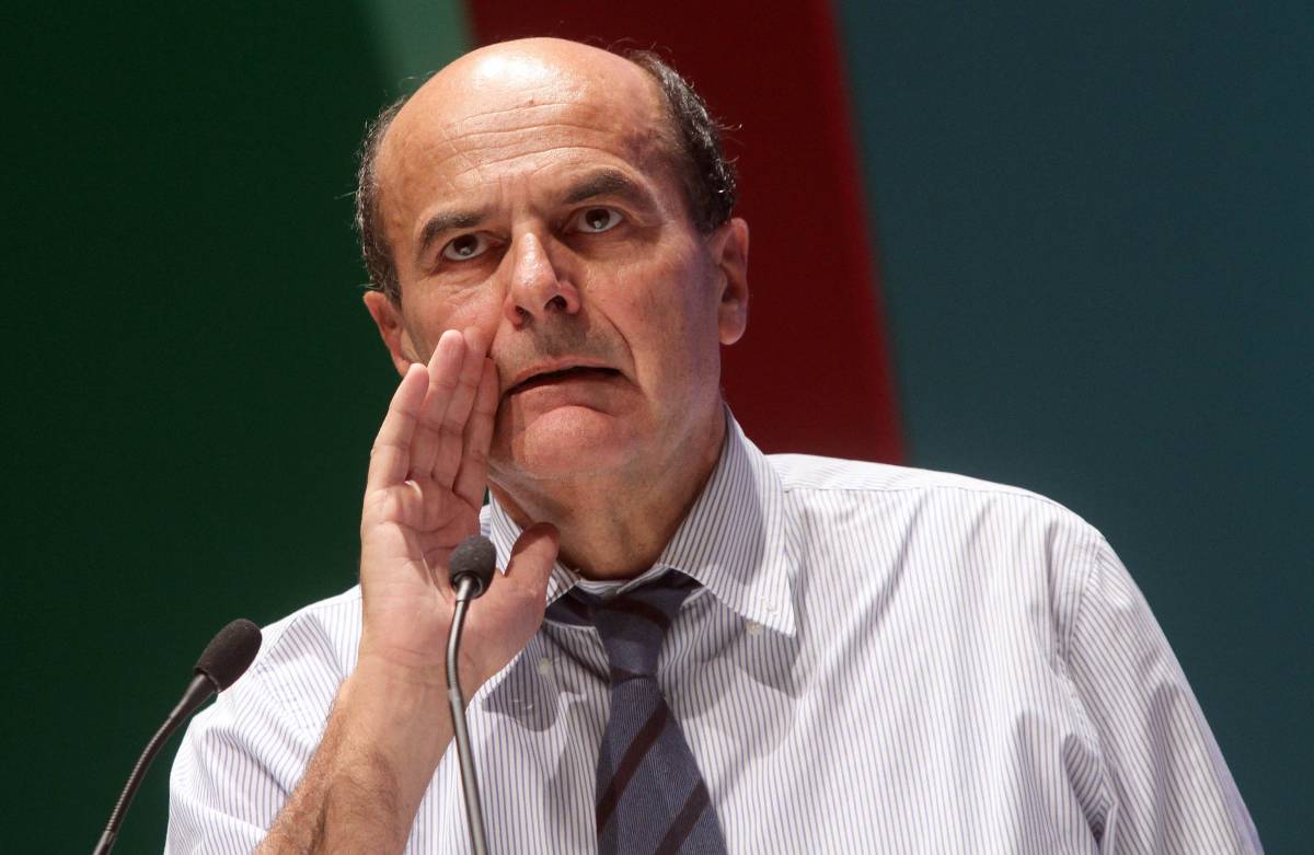 Bersani: "Zimbello del mondo". Bocchino: "Comportamento disinvolto del premier"