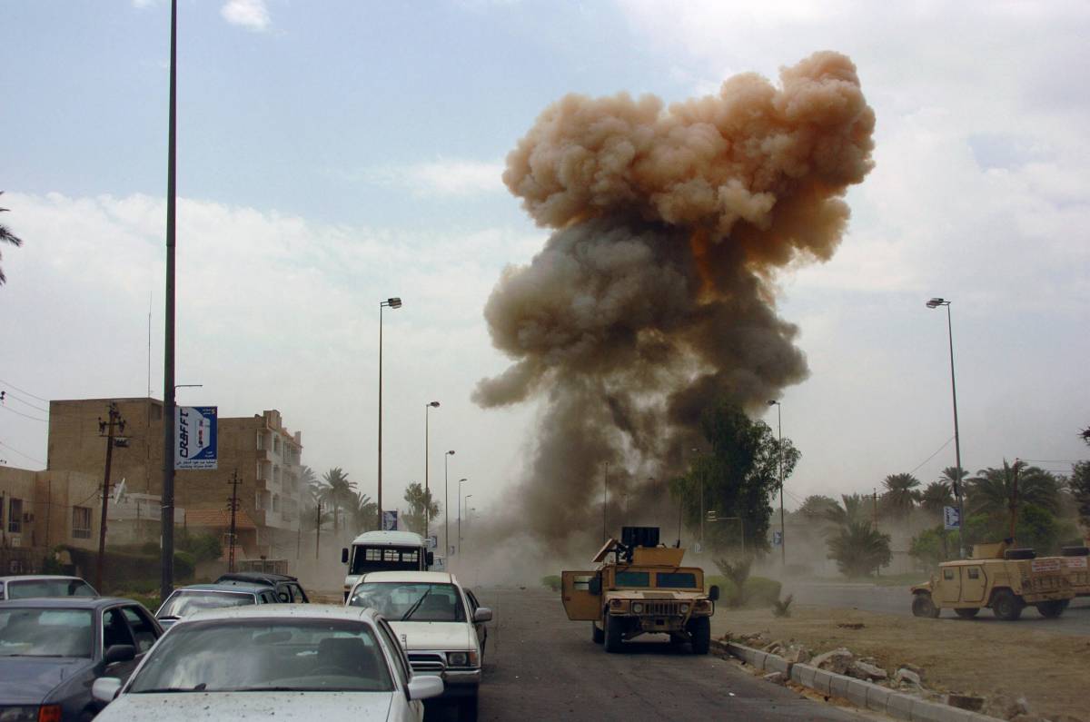 Dieci attentati a Bagdad: 
"Erano auto esplosive" 
Cento i morti, 200 i feriti