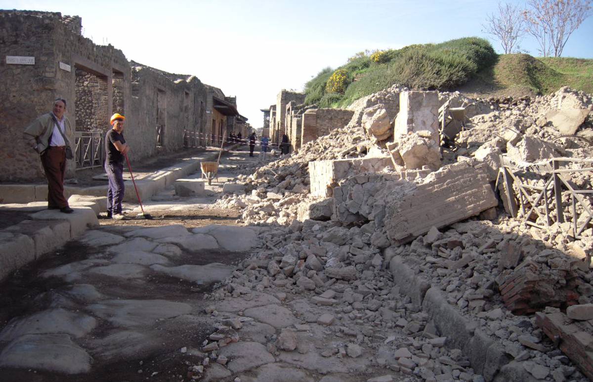 Scavi di Pompei, crolla 
la Domus dei Gladiatori 
Napolitano: "Vergogna"