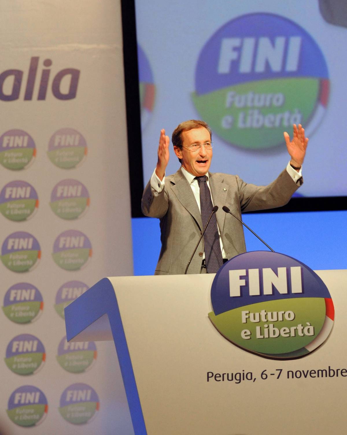 Fini: "Nessun obbiettivo ci è precluso 
Fli nel governo come forza autonoma"