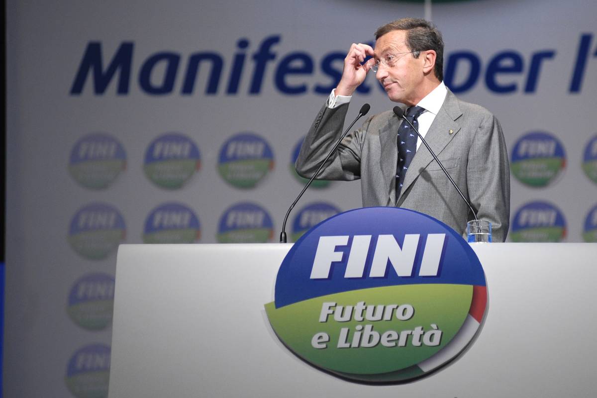 Fini: Berlusconi si dimetta, apra la crisi 
nuovo patto o usciamo dal governo