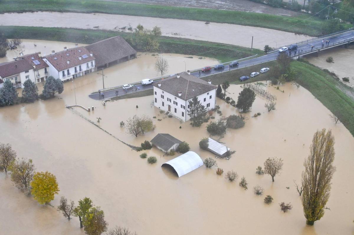 Veneto sotto l'acqua: visita del premier e Bossi