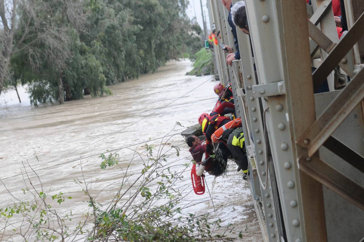 Maltempo nel Salernitano 
Straripano quattro fiumi 
Disastri e mille evacuati