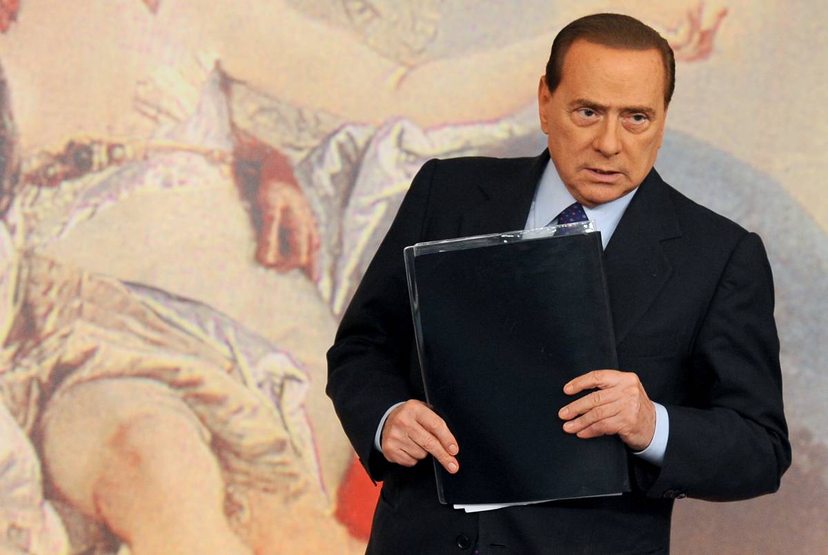 Bossi: "Pronti al governo bis". Ma Fini non ci sta 
Berlusconi: "Dimissioni? Mai, mi sfiduci in aula"