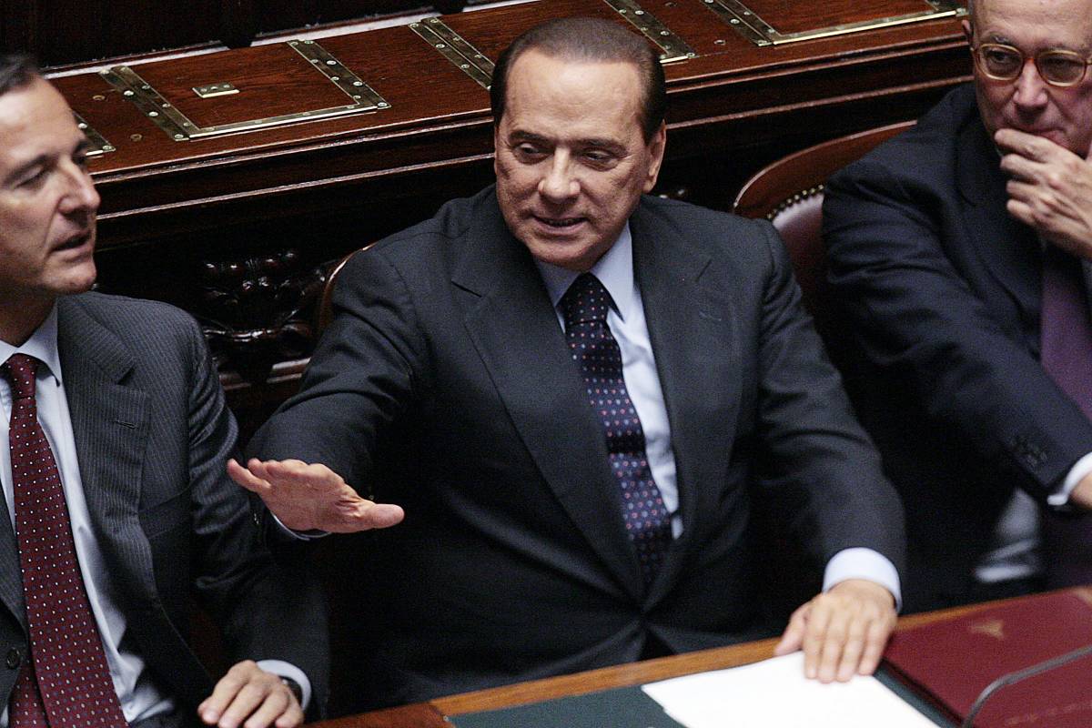 Berlusconi: "Prima il sì alla finanziaria 
Poi la fiducia al Senato e alla Camera"