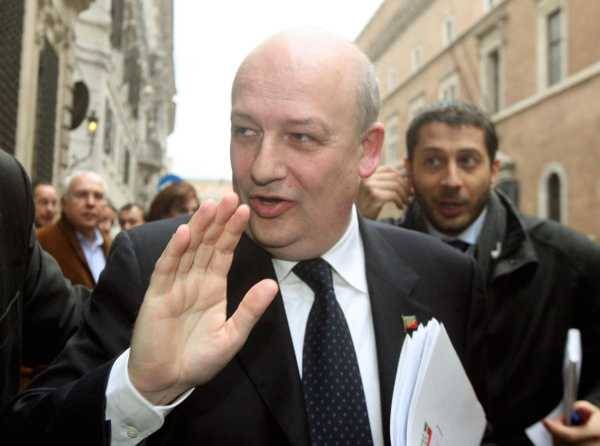 Ma il Pd non rispetta l'accordo con Napolitano 
La sfiducia a Bondi il 29 novembre alla Camera