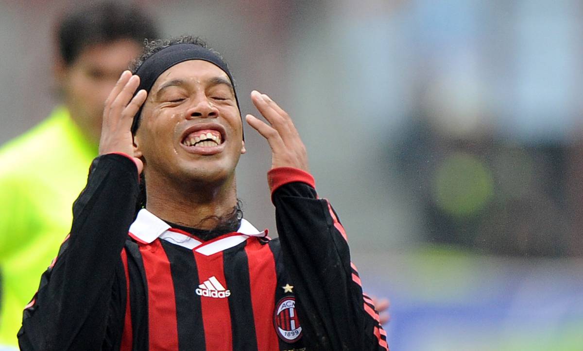 Ronaldinho, ira di Allegri: 
"Alle 2 fuori da un locale? 
Non è certo vita da atleta"