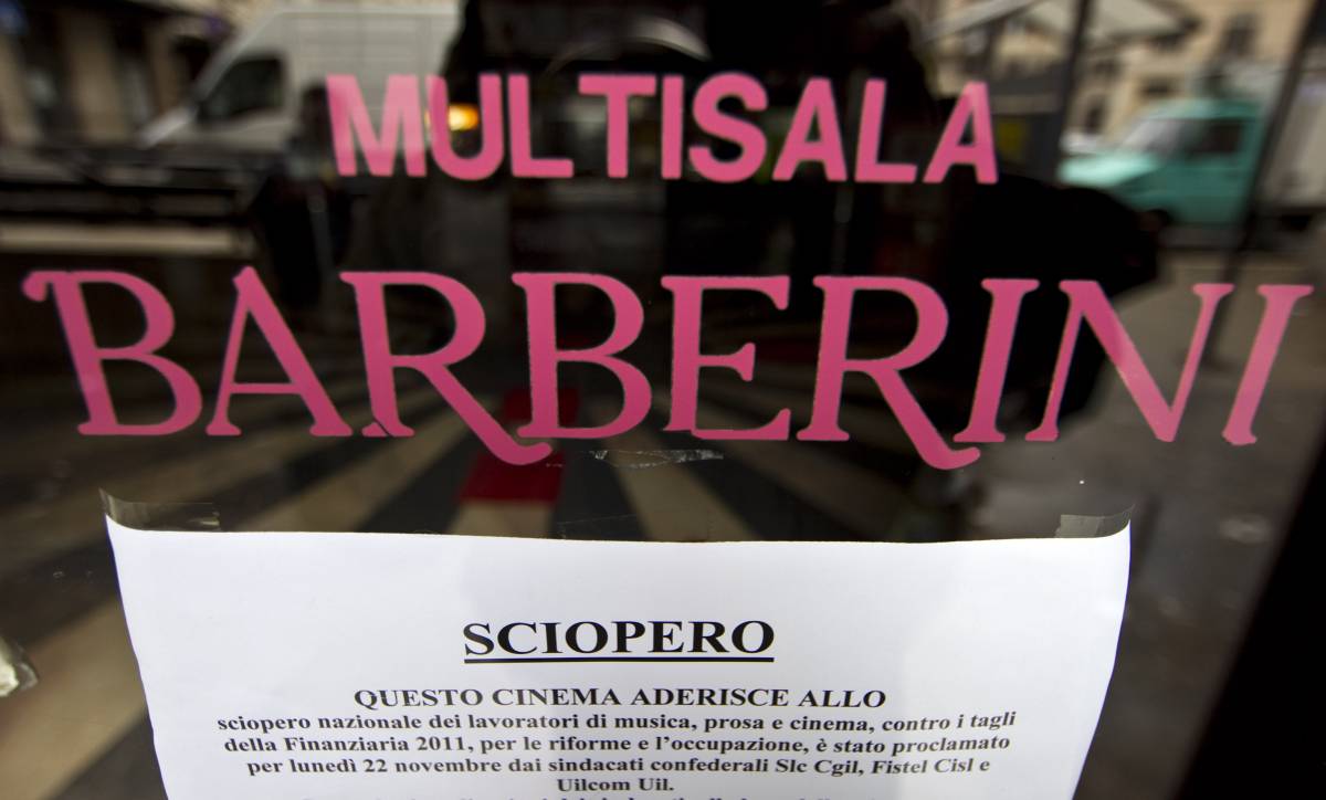 Spettacolo, attori e registi in piazza contro i tagli 
Bondi: "Disagi reali, ribadisco il mio impegno"