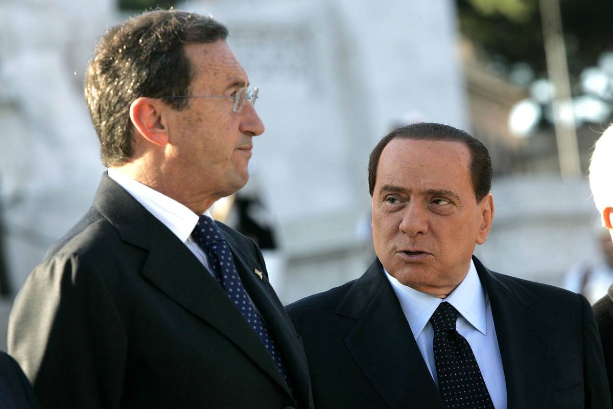 Berlusconi: Fini deve fare un passo indietro  
Ultima chiamata all’Udc per appoggio esterno