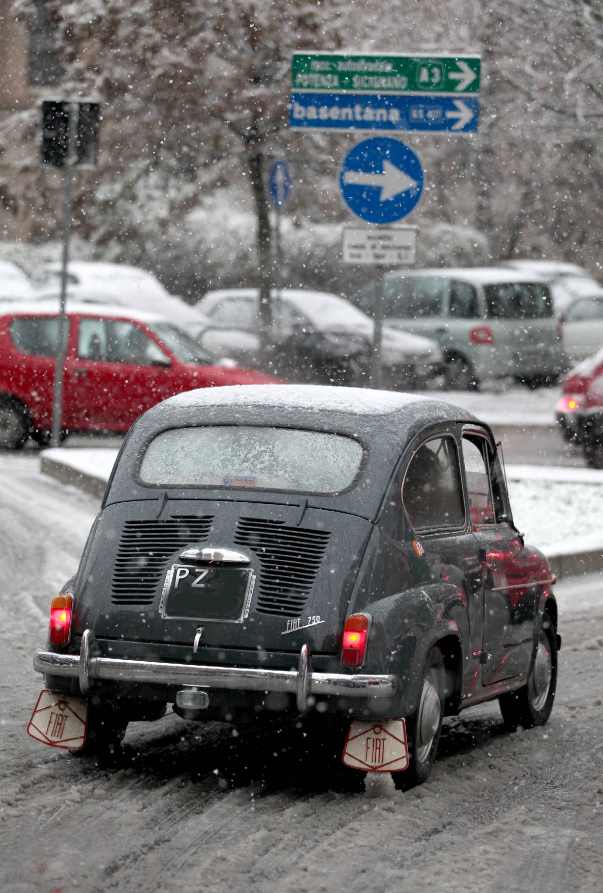 L'Italia scende sottozero 
Primi fiocchi nel milanese 
Pioggia e temporali al Sud