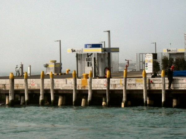 Venezia, corso di formazione: e a bordo si fa il pieno di Gpl