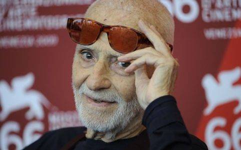 Addio a Mario Monicelli con rissa a Montecitorio 
Udc e Pdl in trincea contro l'affondo dei radicali