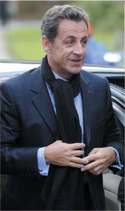 Sarkozy: lascerò la politica. Ma nessuno gli crede