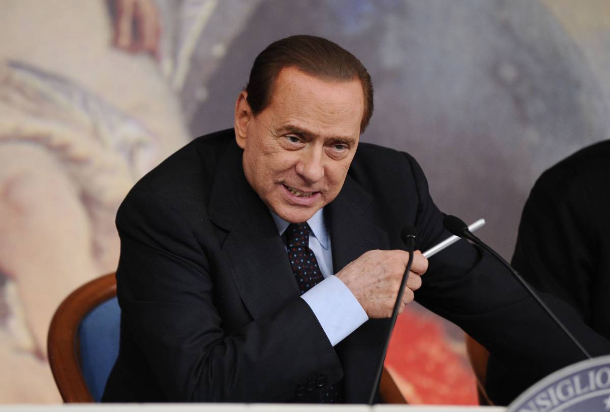 Berlusconi punta tutto 
su una fiducia al Senato 
per blindarsi dai ribaltoni