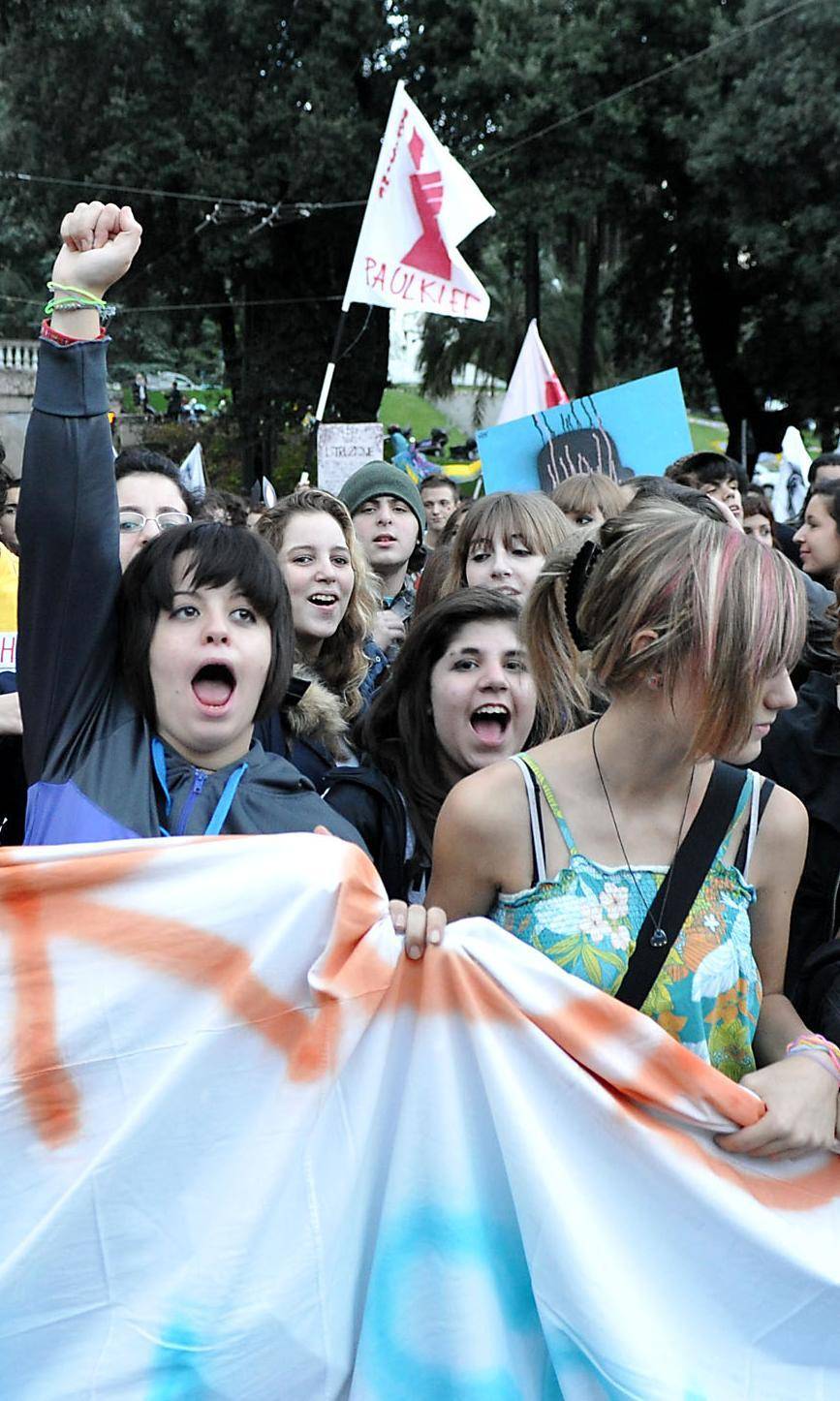 La protesta «La violenza eccesso degli studenti»