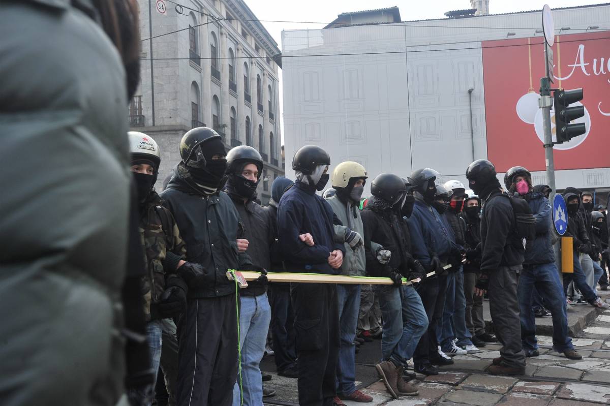 Studenti in corteo 
Blitz alla Borsa 
ma scontri evitati