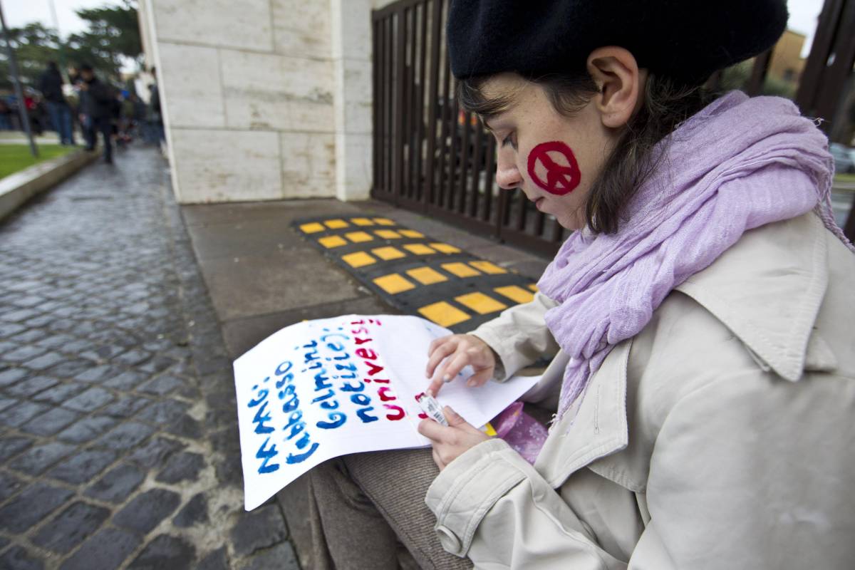 Università, scontri a Milano e Palermo 
Gli studenti: Napolitano ci ha ascoltato