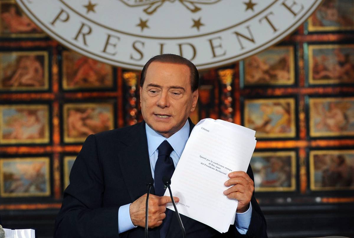 Berlusconi: "Fini non è super partes 
Allargare maggioranza oppure il voto"